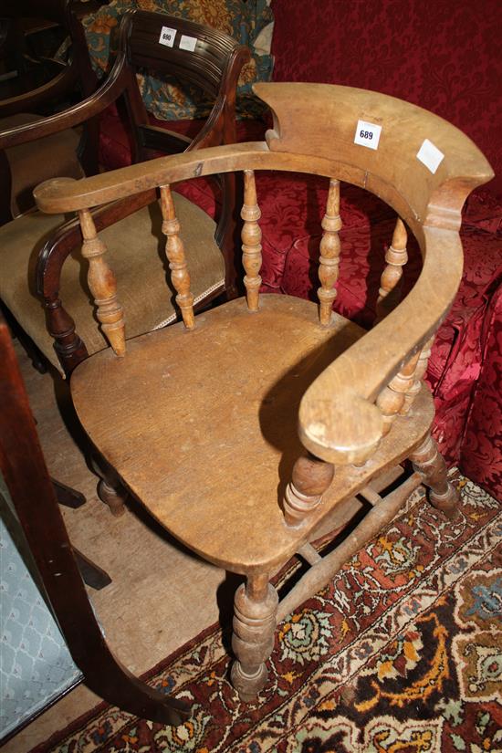 Smokers bow chair(-)